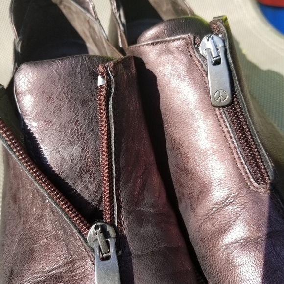 Donald Pliner Brown Metallic Driving Moccasins 9N - Picture 6 of 8